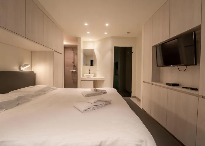 Bella Ii With Harbour View By Interhome 布兰肯贝赫